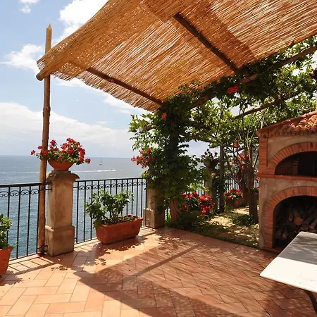 La Clarissa Amalfi Dreams * رافيلّو